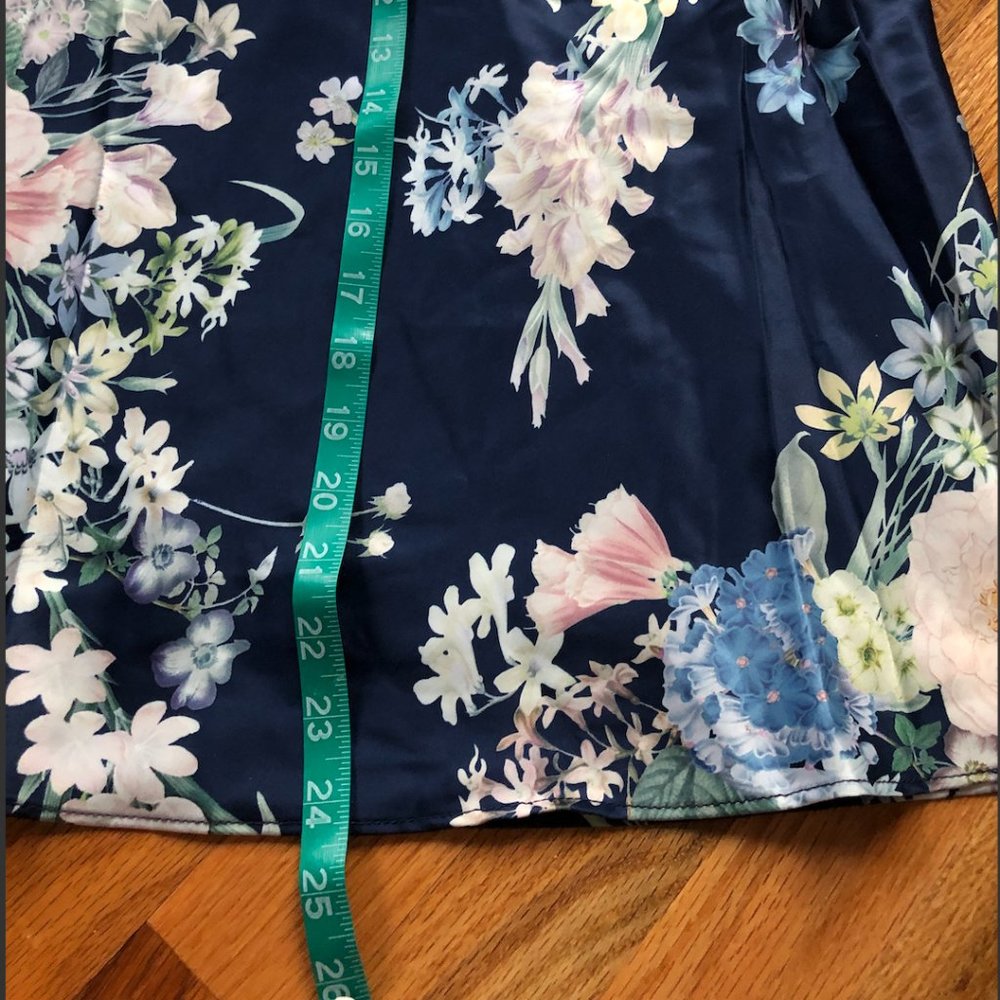 Flora Nikrooz - Picture 3 of 5